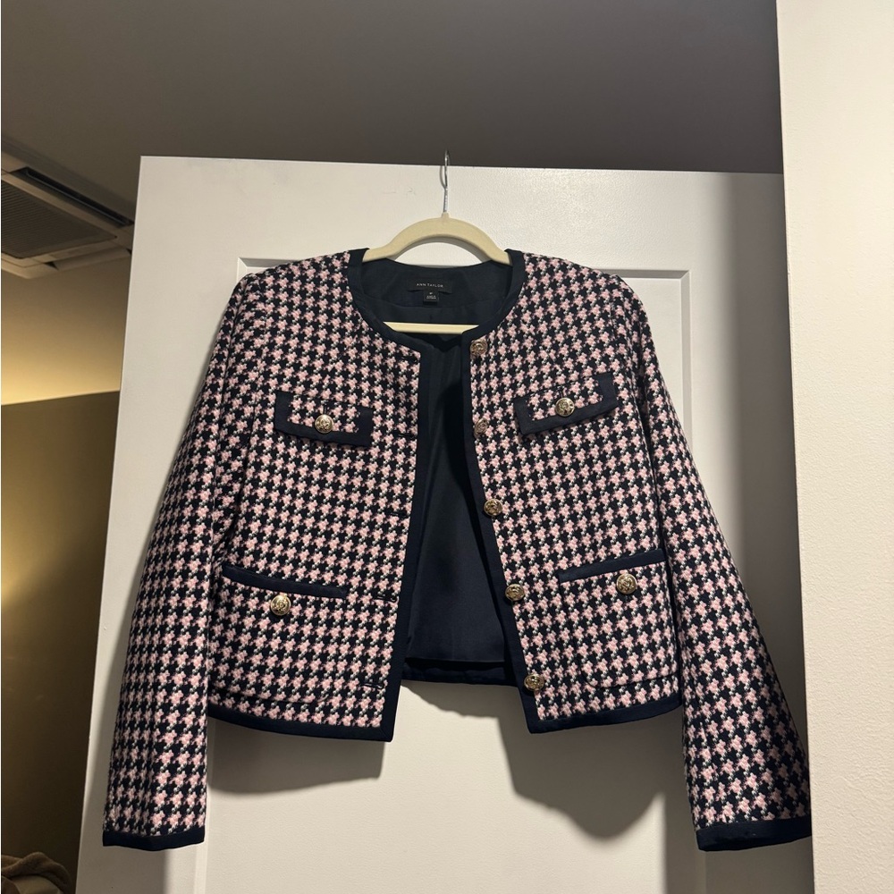 Chic Pink and Black Houndstooth Women's Jacket